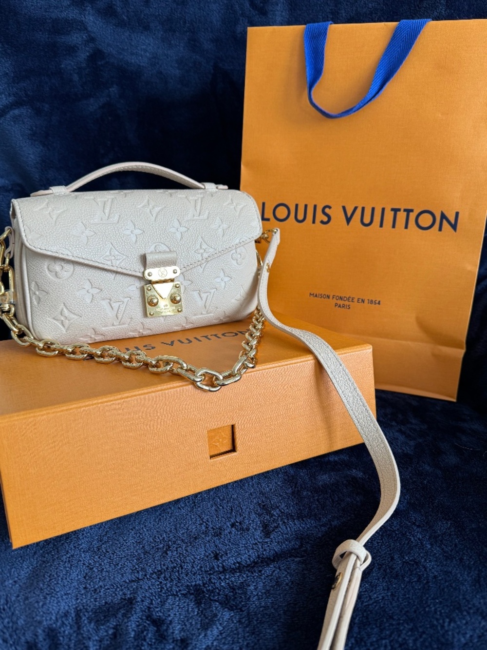 Louis Vuitton Pochette Métis EW Sand